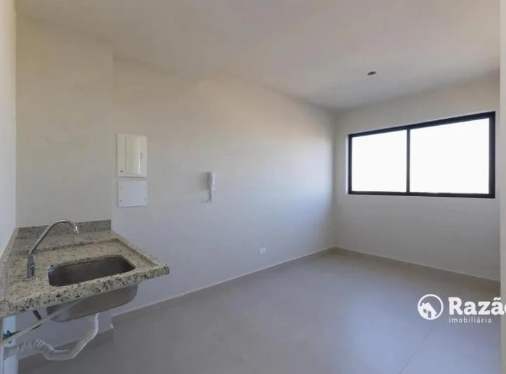 86 m² apartment with 2 bedrooms and a compact kitchen — photo 2