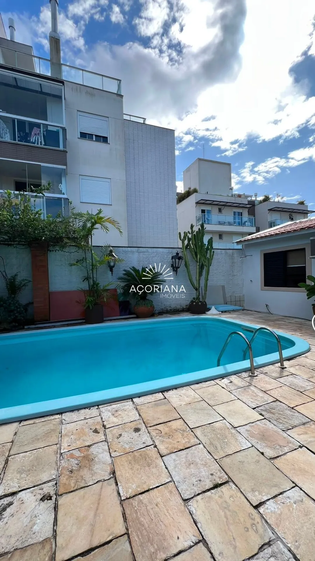 Furnished 600 m² house with 5 bedrooms and an integrated kitchen — photo 27