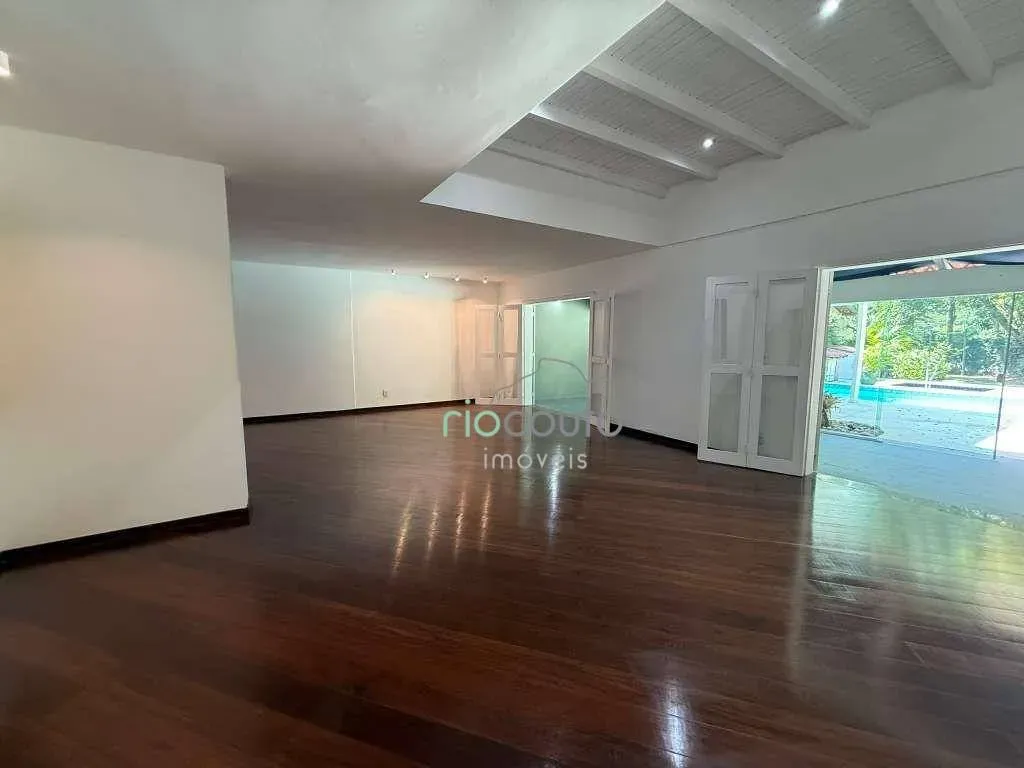 Casa com 5 quartos, 990 m² e 2 vagas, perto das janelas — photo 104