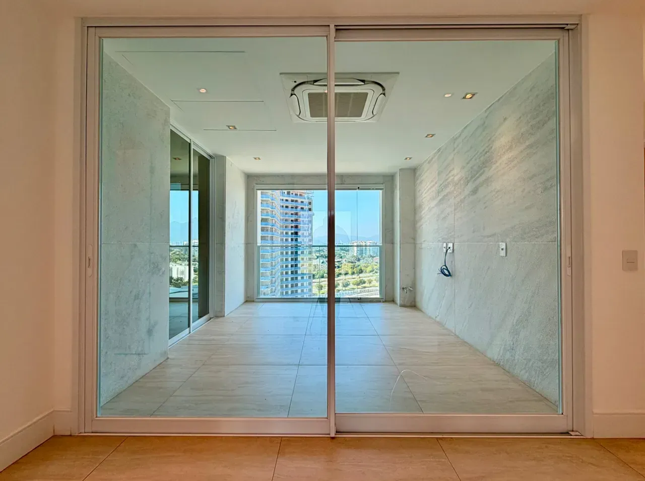 266 m² apartment with 3 bedrooms and an open kitchen — photo 15