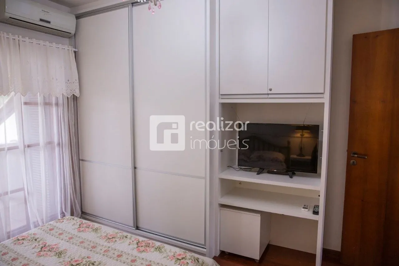 4-bedroom house with a bathtub in Florianópolis — photo 9