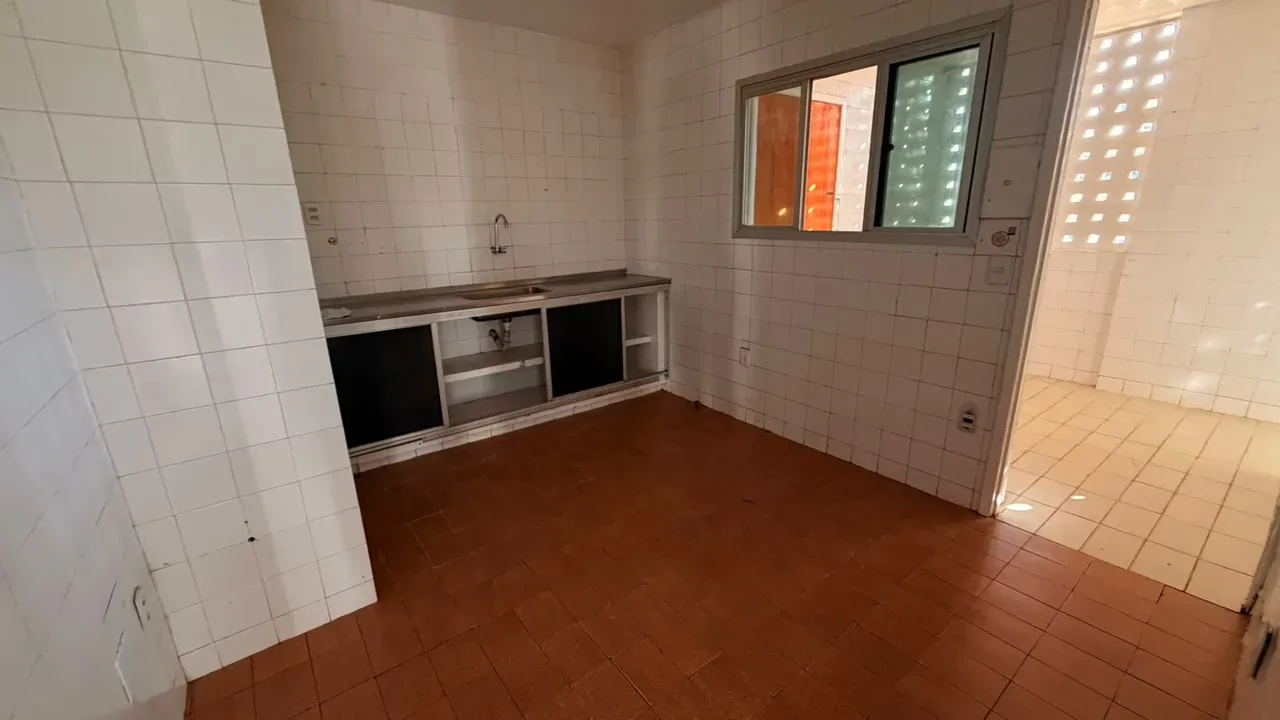 Floor-to-ceiling windows in a 3-bedroom apartment, 160 m² — photo 2