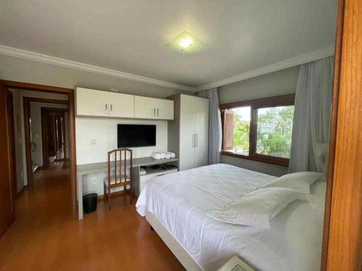 Ванна и 6 спален: дом 320 м² — photo 10