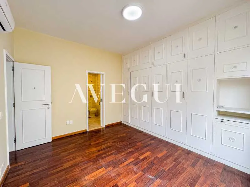 Apartment with 3 bedrooms and 4 bathrooms — photo 18