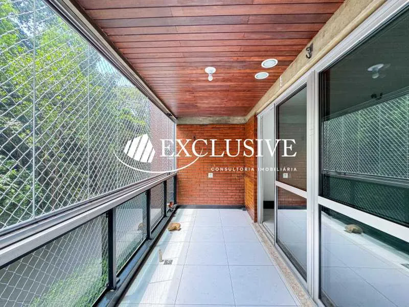 Residential apartment with 4 bedrooms and enclosed balcony — photo 16