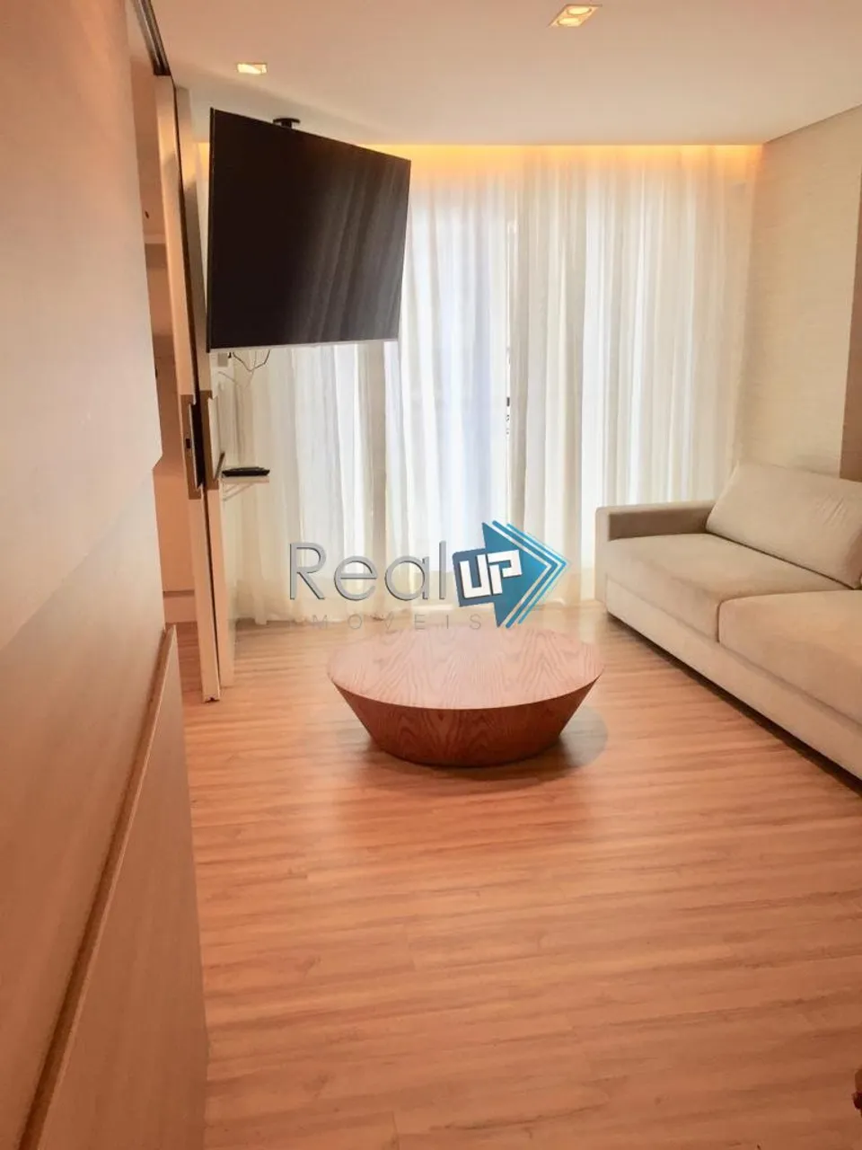 Furnished 2-bedroom apartment with balcony — photo 12