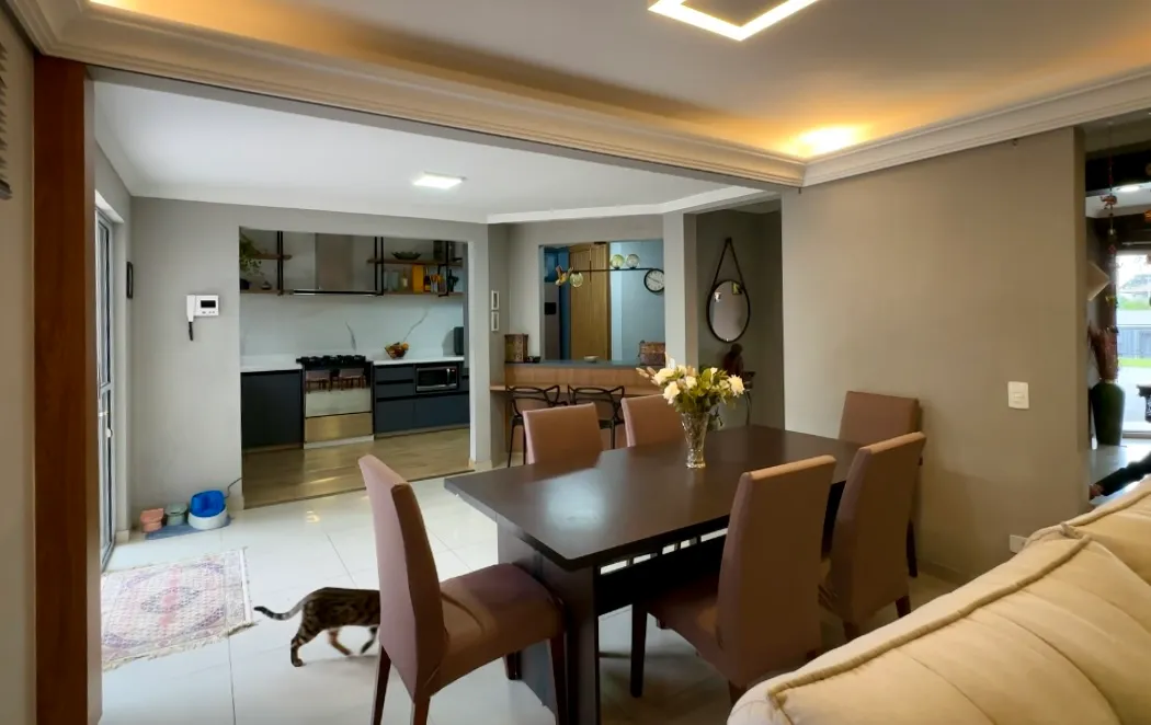 Furnished home with open-plan kitchen and 3 bedrooms — photo 2