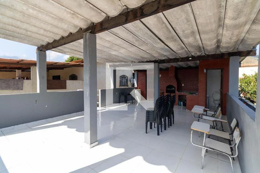 House with 3 bedrooms and 2 baths, 160 m²
