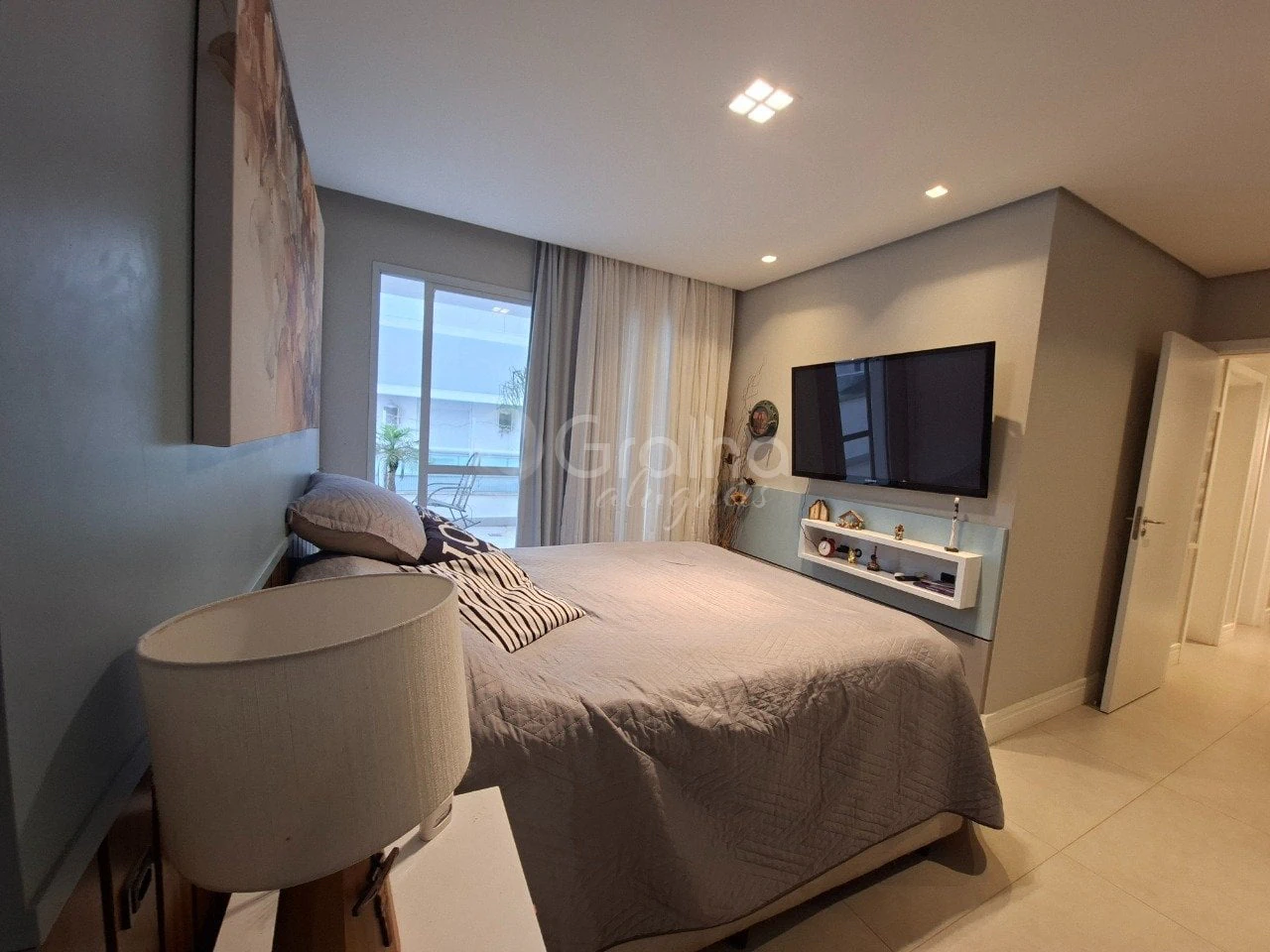Floor-to-ceiling windows in a 3-bedroom apartment, 257 m² — photo 4