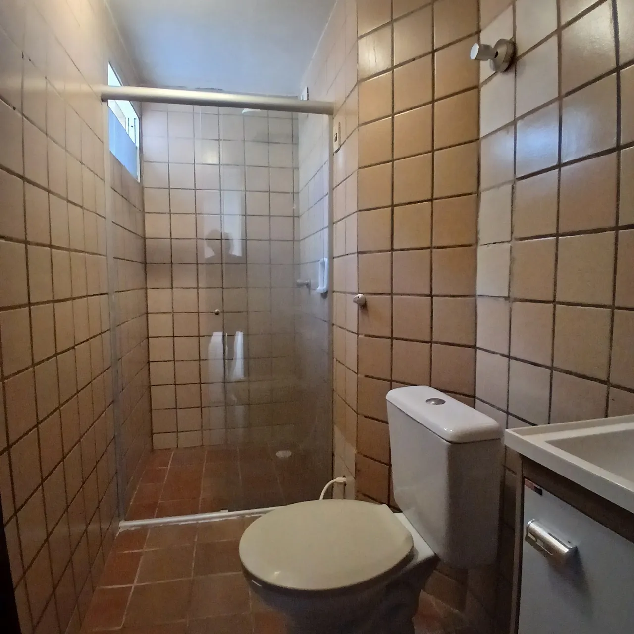 Unfurnished 3-bedroom apartment with a balcony — photo 11