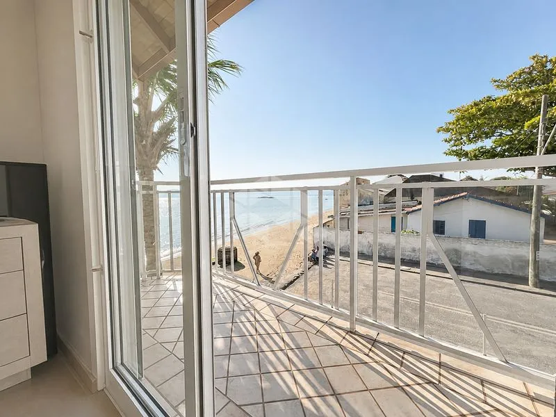 Furnished house, 350 m², with a water view — photo 13
