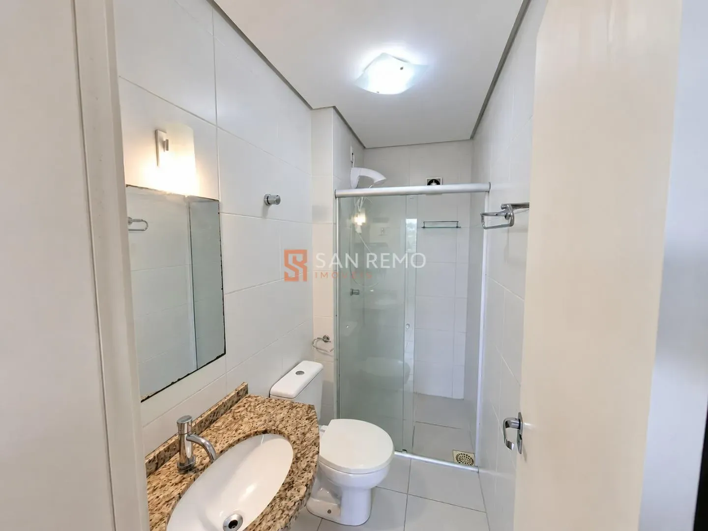 Furnished apartment, 71 m², with a glass-enclosed balcony — photo 12