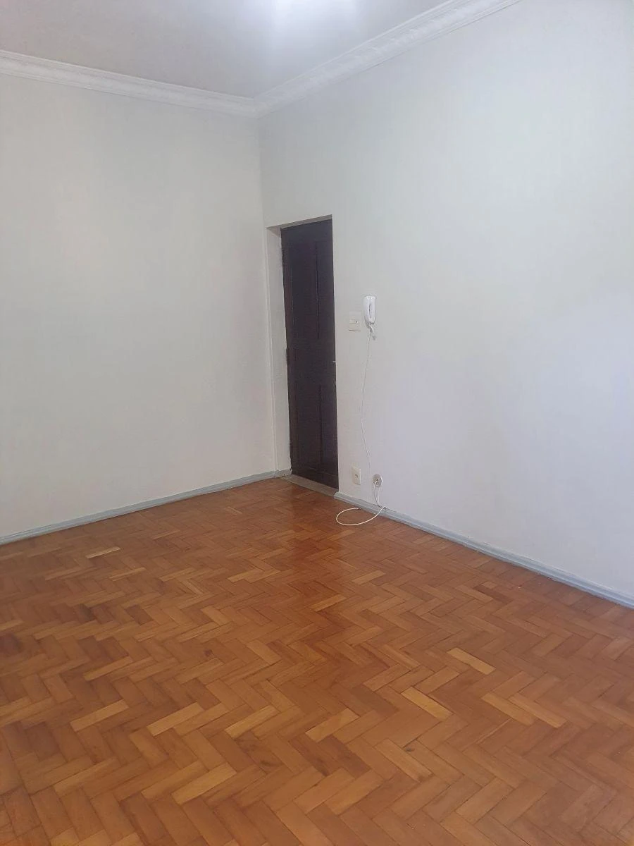 1-bedroom apartment with a glass shower enclosure — photo 10