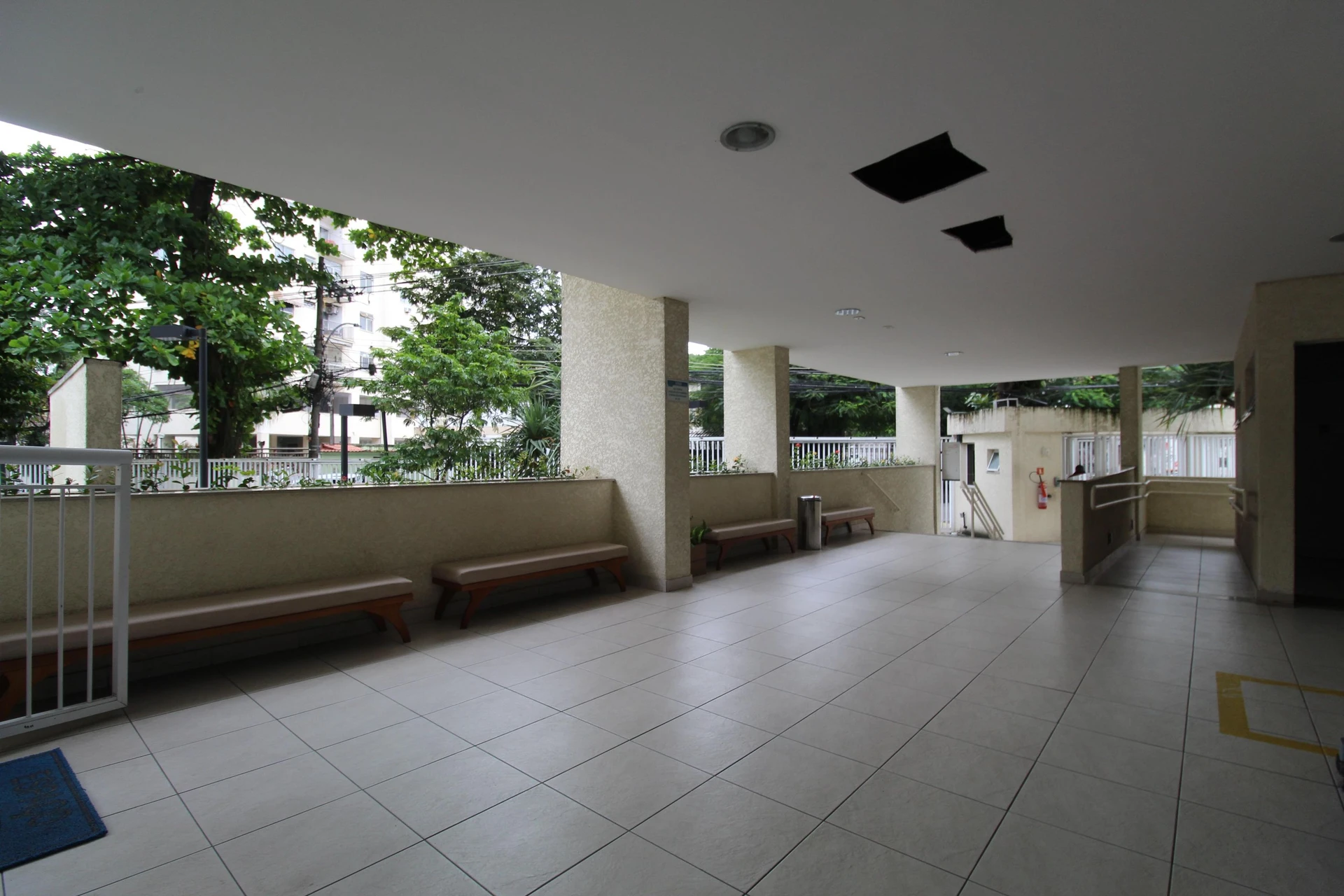 Furnished apartment, 72 m², with a glass-enclosed balcony — photo 49