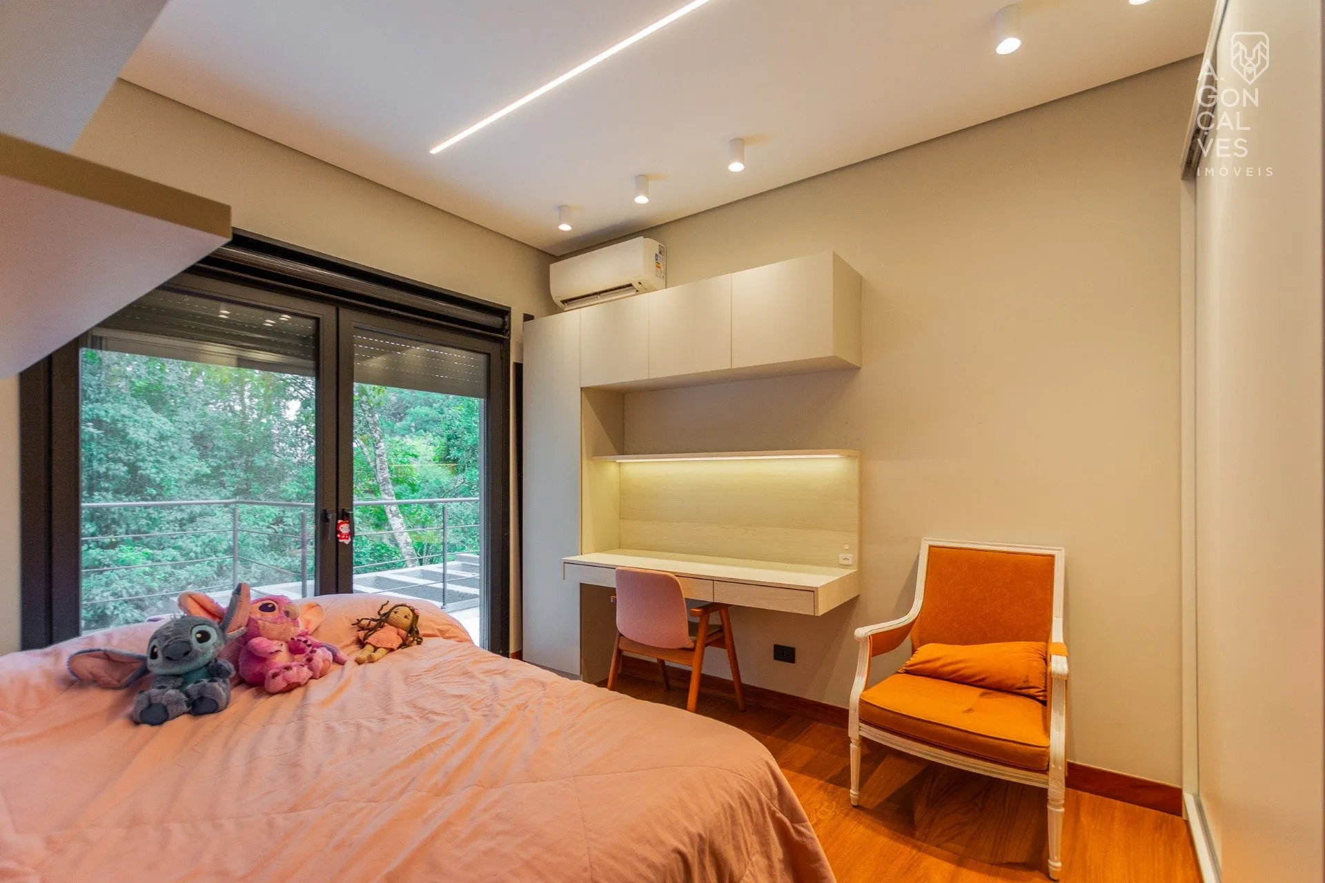 Furnished house with 4 bedrooms and 5 bathrooms — photo 35