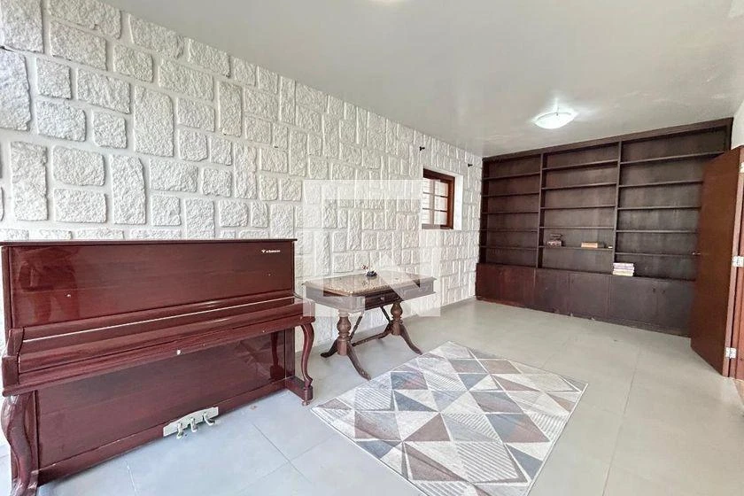 4-bedroom house with a bathtub — photo 24
