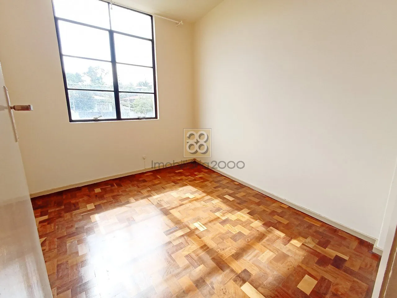 Apartment, 62 m², with wood or laminate floors — photo 3