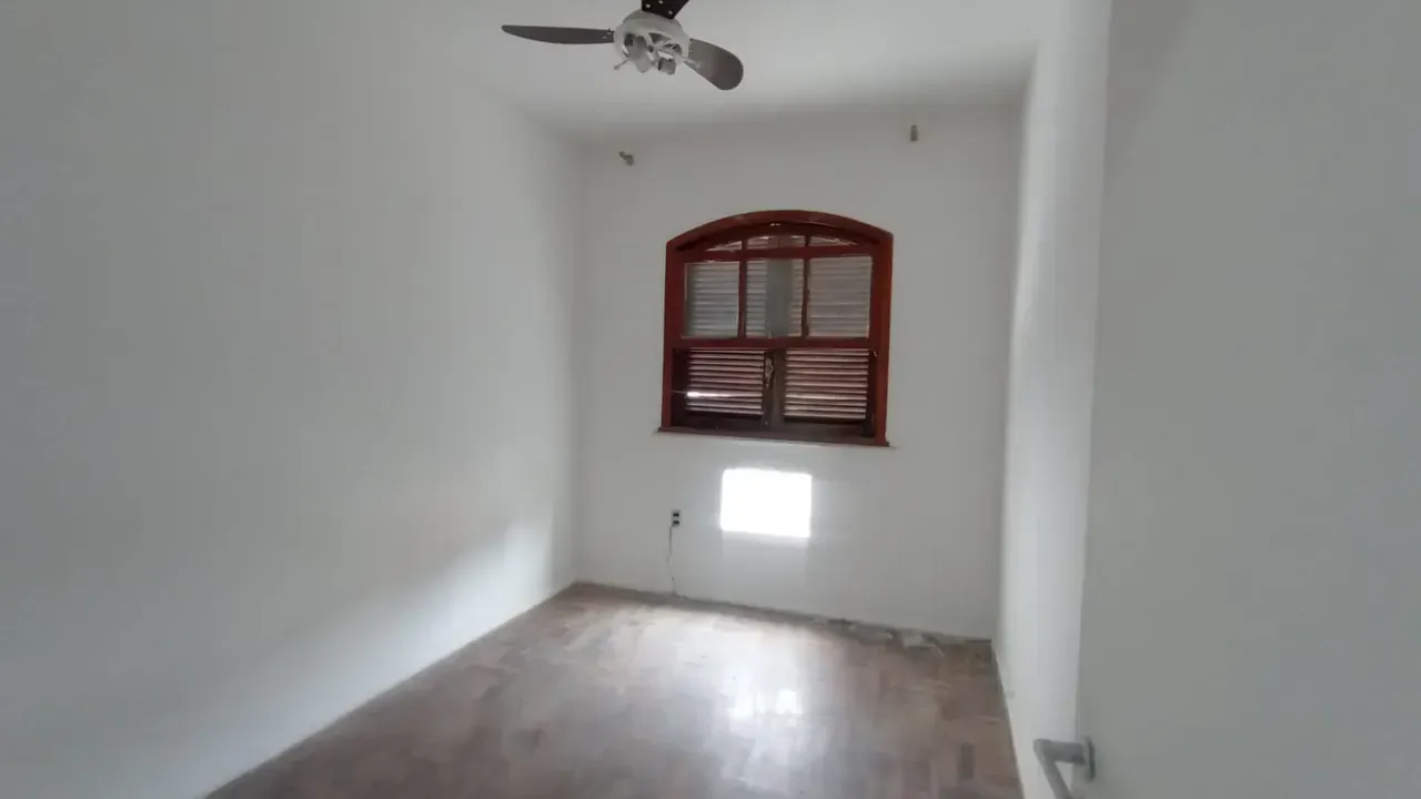 4-bedroom house with 2 bathrooms and 2 parking spots — photo 13