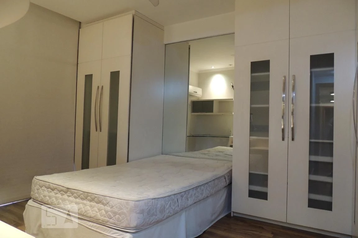 Apartamento de 4 quartos com janelas do piso ao teto — photo 109