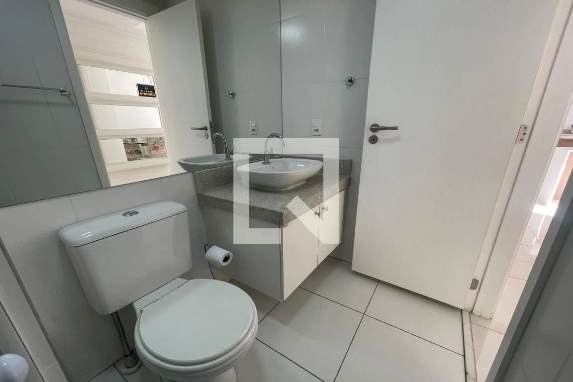 Furnished 2-bedroom apartment with balcony — photo 44