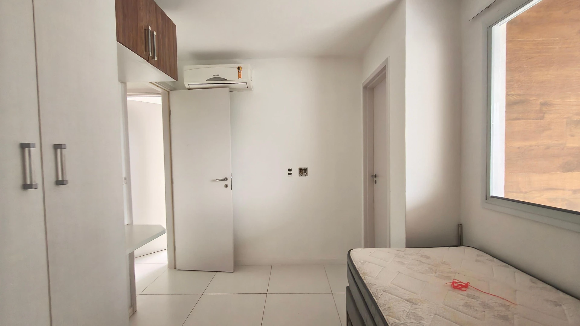 Glass-enclosed balcony in a 3-bedroom apartment, 87 m² — photo 15
