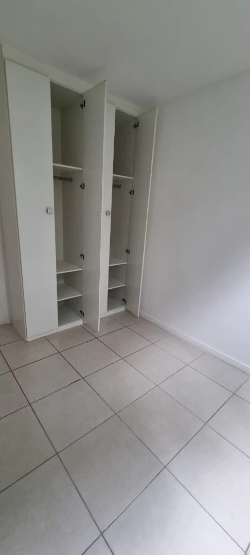 2-bedroom apartment with 1 en-suite bathroom and parking — photo 11