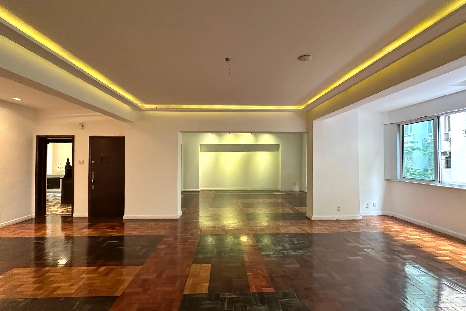 Квартира з 4 спальнями, 6 ванних і 1 місцем — photo 25