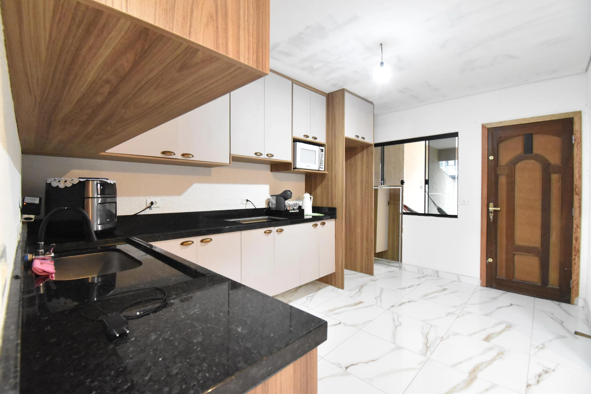 3-bedroom house with 2 bathrooms and open parking — photo 2