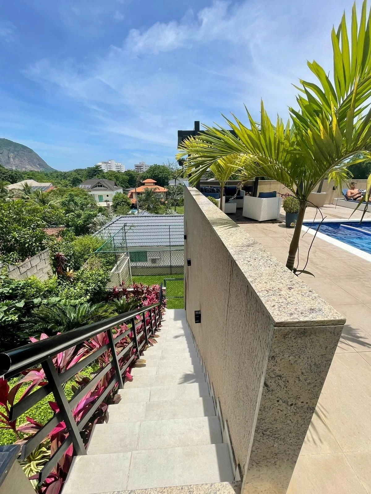 4-bedroom apartment with a grill on the balcony — photo 10