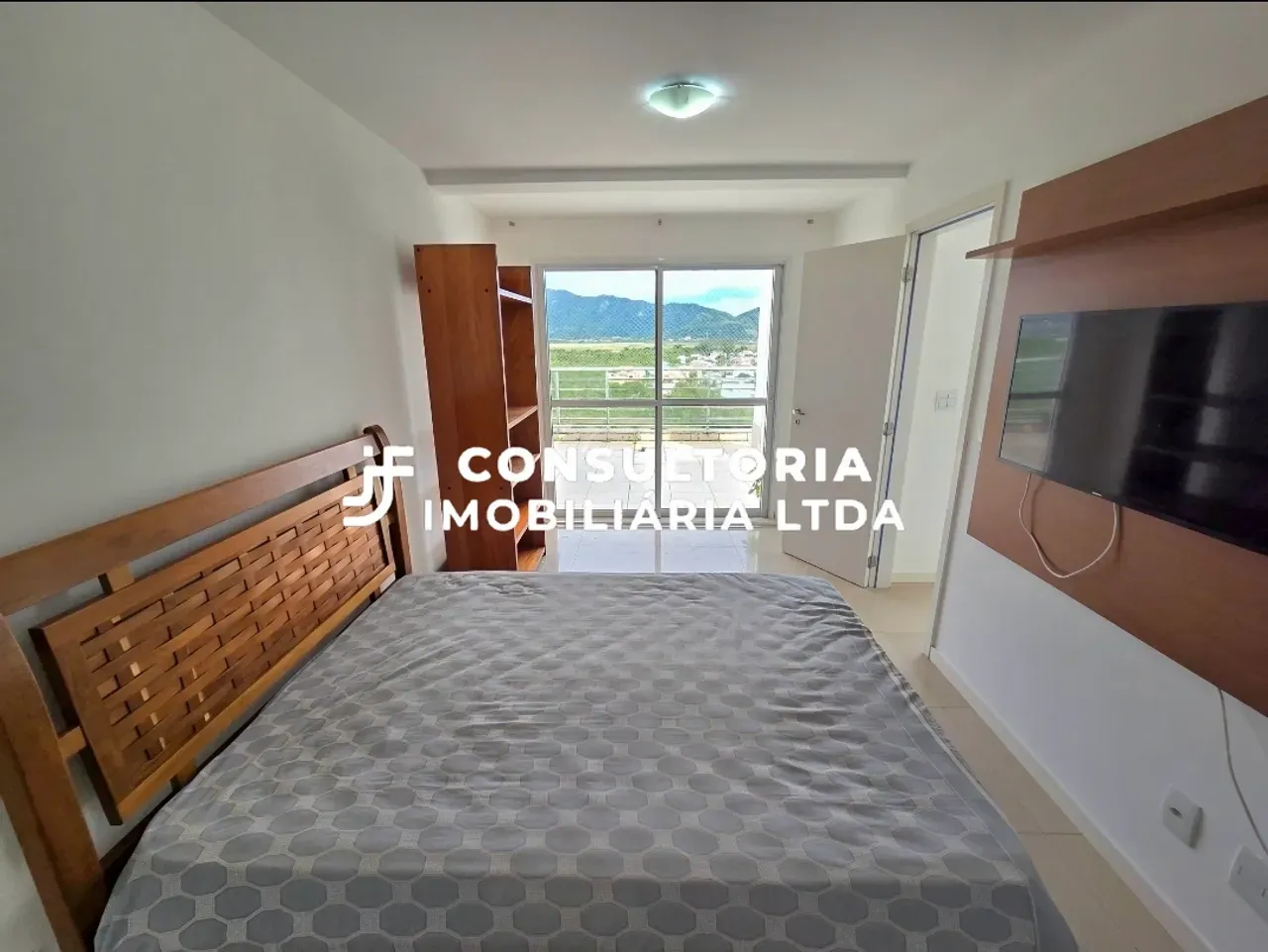 Unfurnished apartment with air conditioning and 3 bedrooms — photo 31
