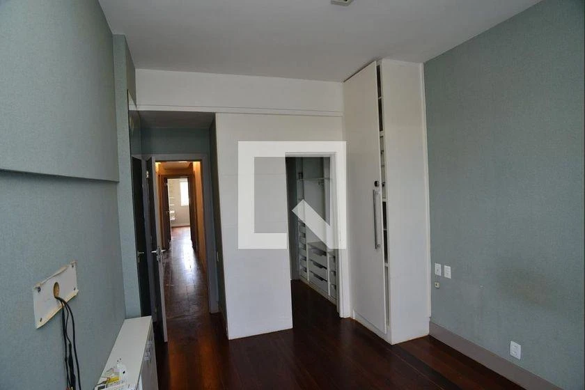 3-bedroom apartment with a walk-in closet — photo 18