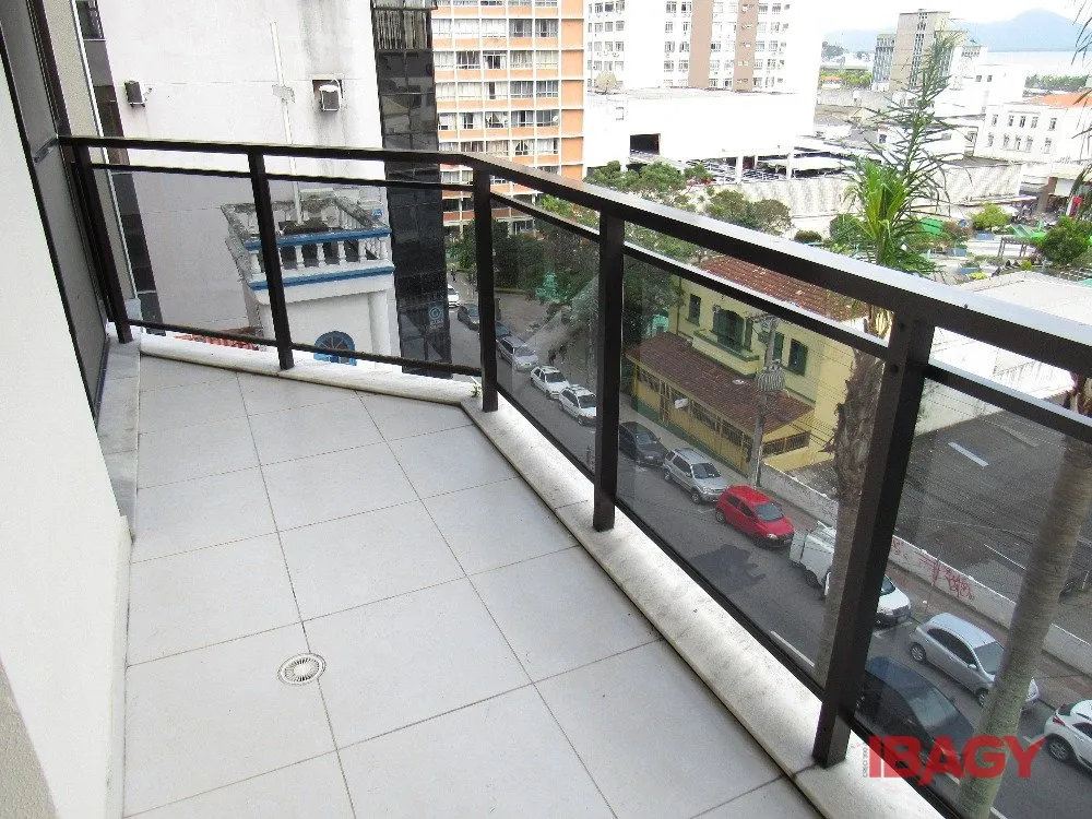 Apartment, 65 m², with a glass-enclosed balcony