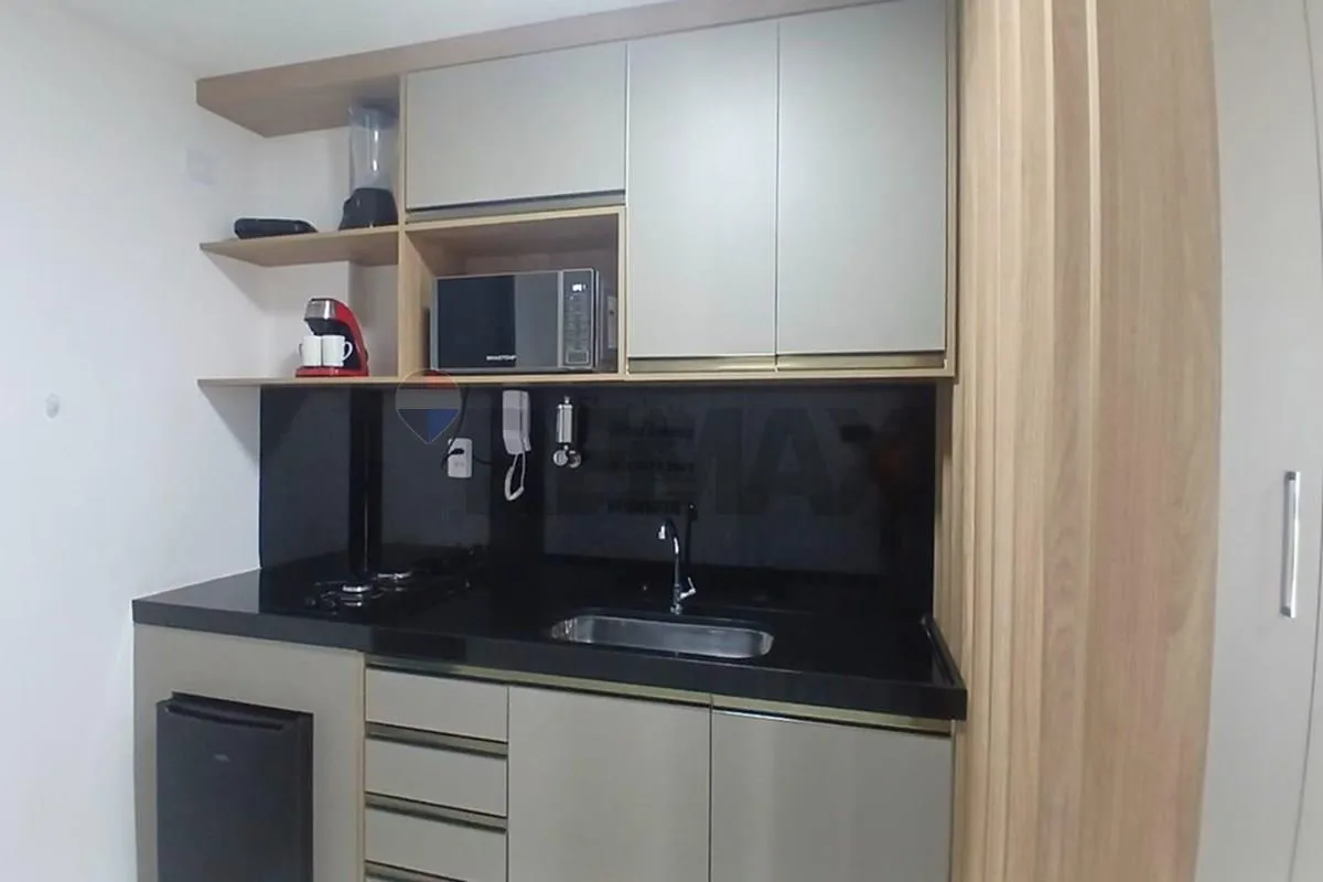 One-bedroom apartment in a building with a pool — photo 10