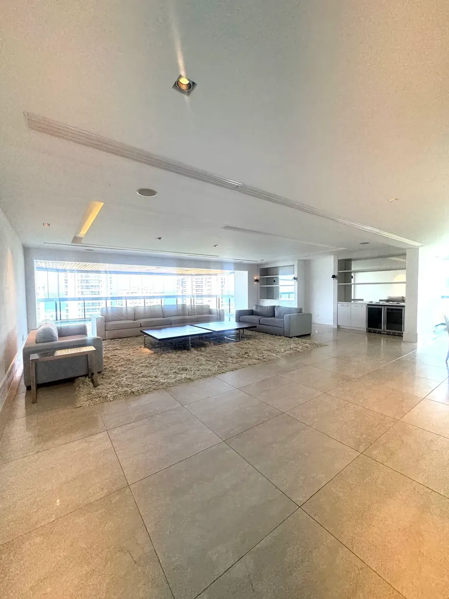 335 m² apartment with a glass-enclosed balcony and a jacuzzi — photo 14