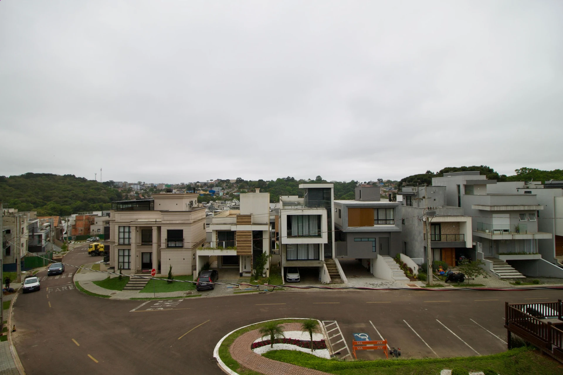 Floor-to-ceiling windows in a 3-bedroom house, 160 m² — photo 44