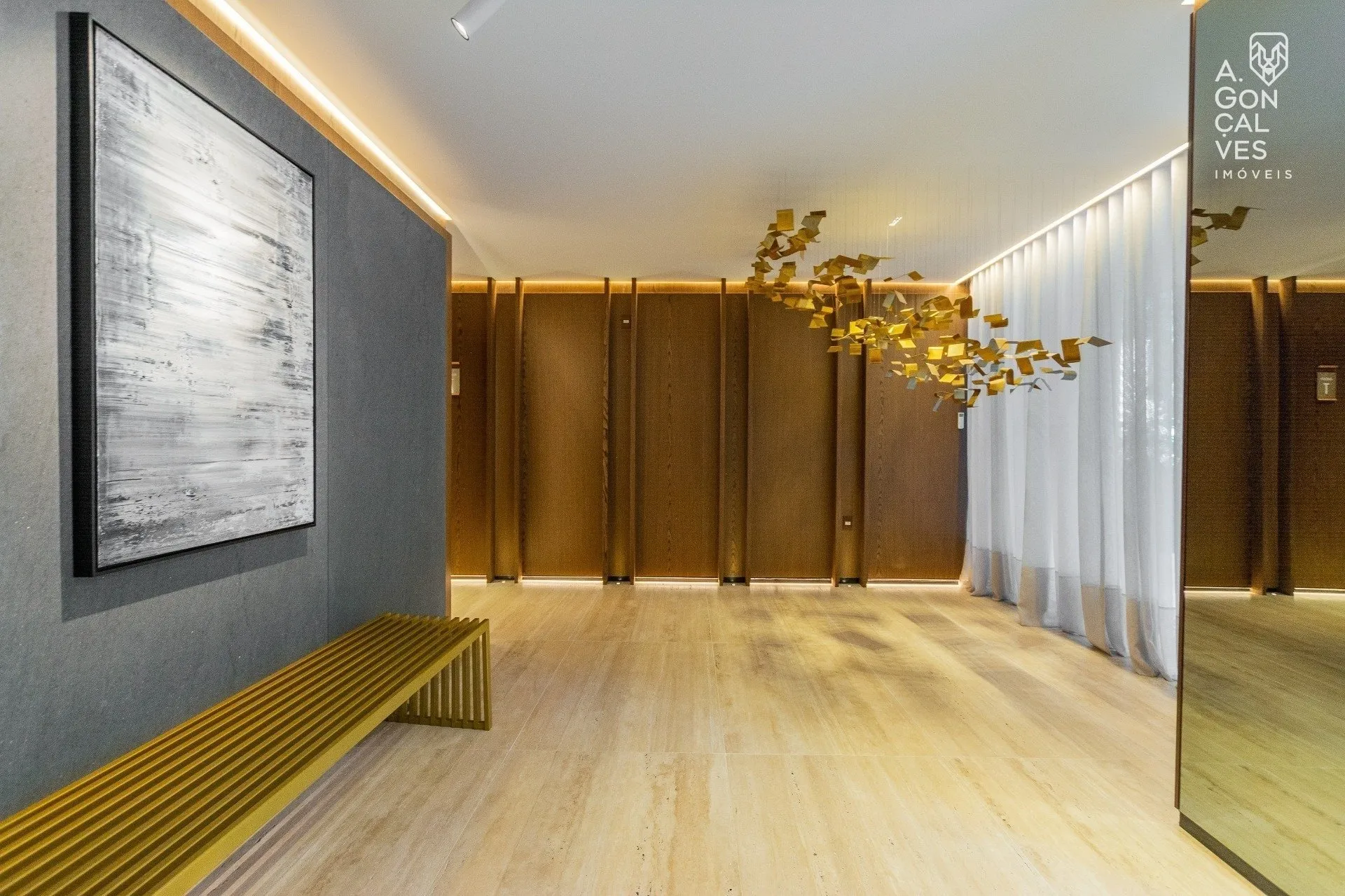 Furnished 223 m² apartment with 3 en-suites and 3 parking spots — photo 39
