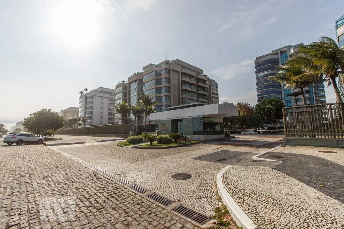 4-bedroom apartment with a water view — photo 23
