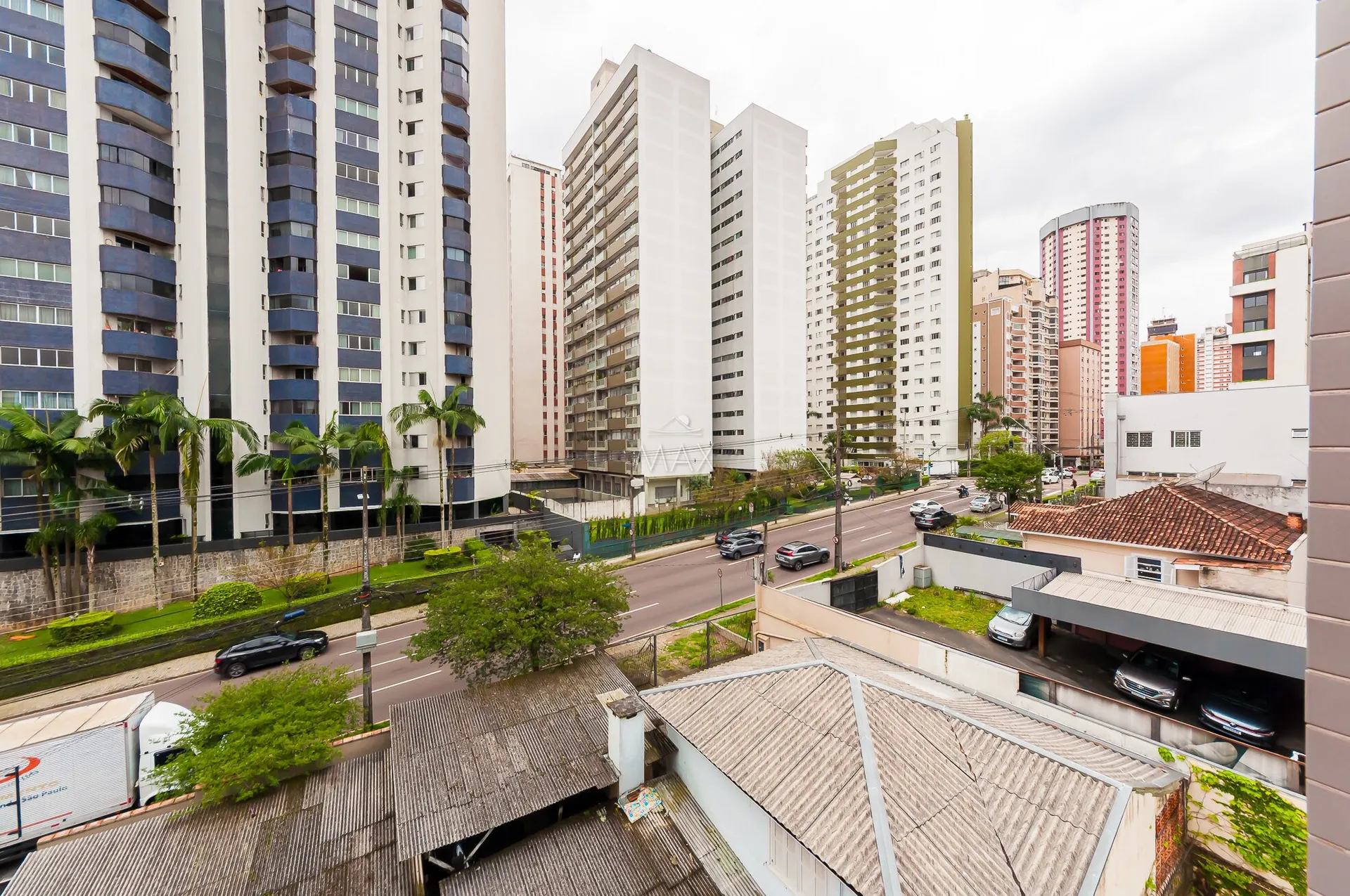 Furnished apartment, 89 m², with a glass-enclosed balcony — photo 15