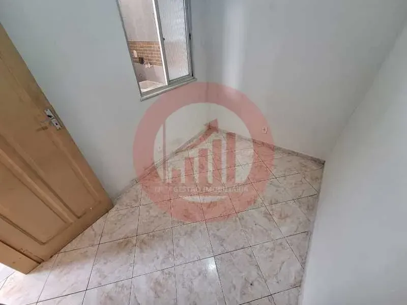 2-bedroom, 1-bath rental with no parking space — photo 8