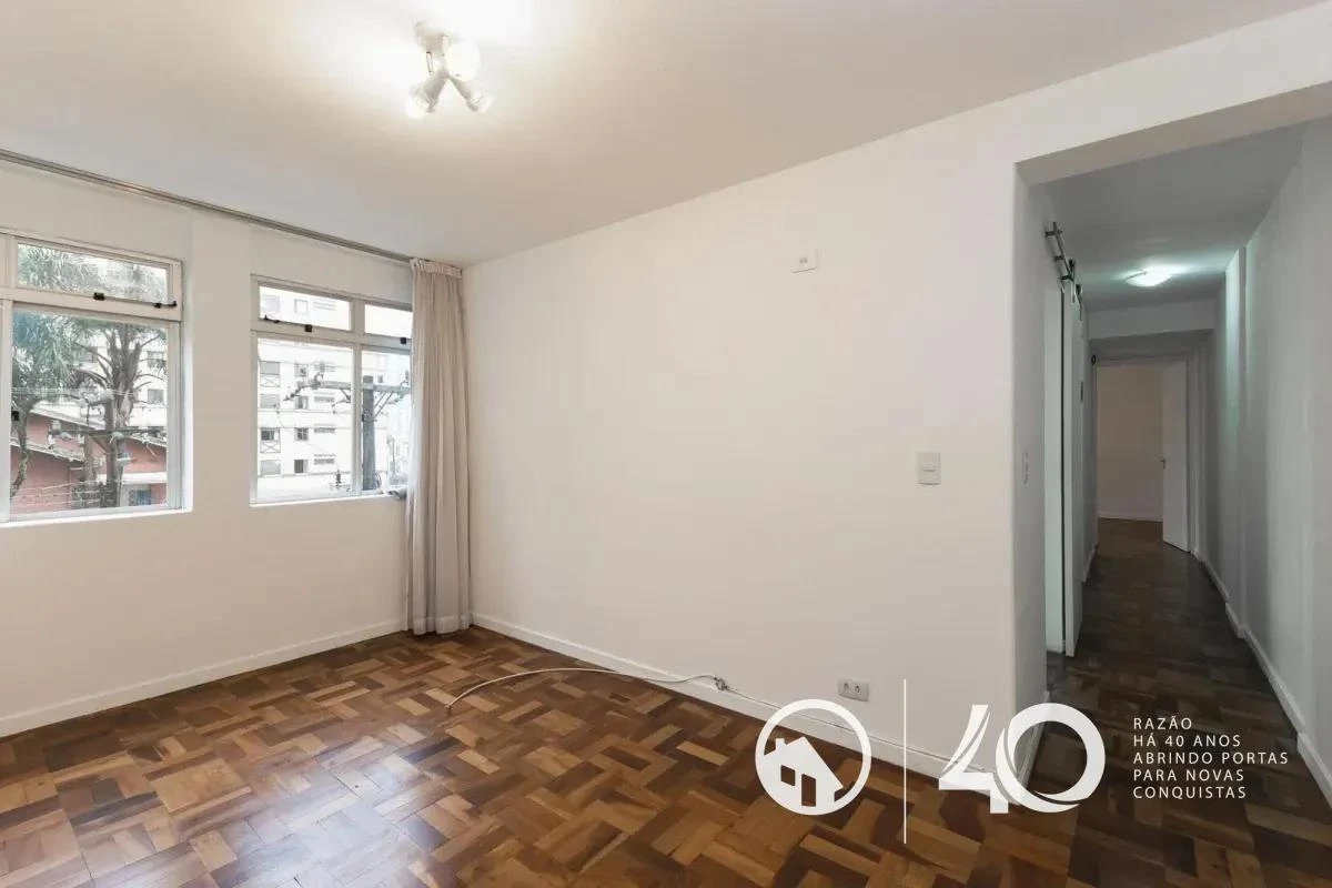 2-bedroom apartment with wood or laminate floors in Curitiba — photo 13
