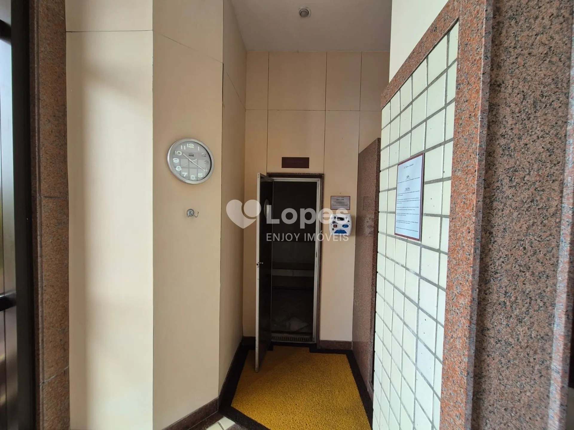 2-bedroom apartment in a building with a sauna — photo 10