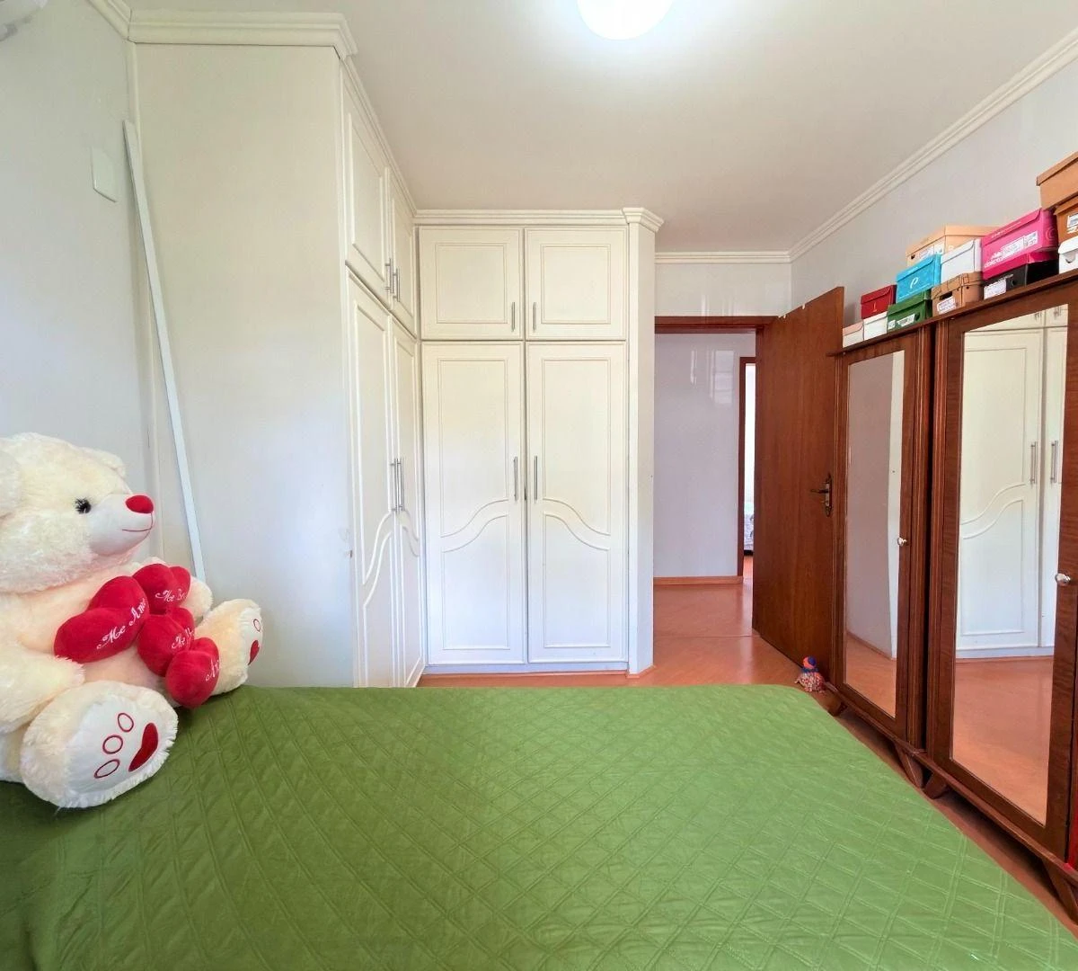 4-bedroom house with a bathtub in Curitiba — photo 26