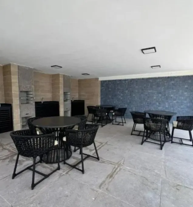 2-bedroom apartment in a building with a gym — photo 3
