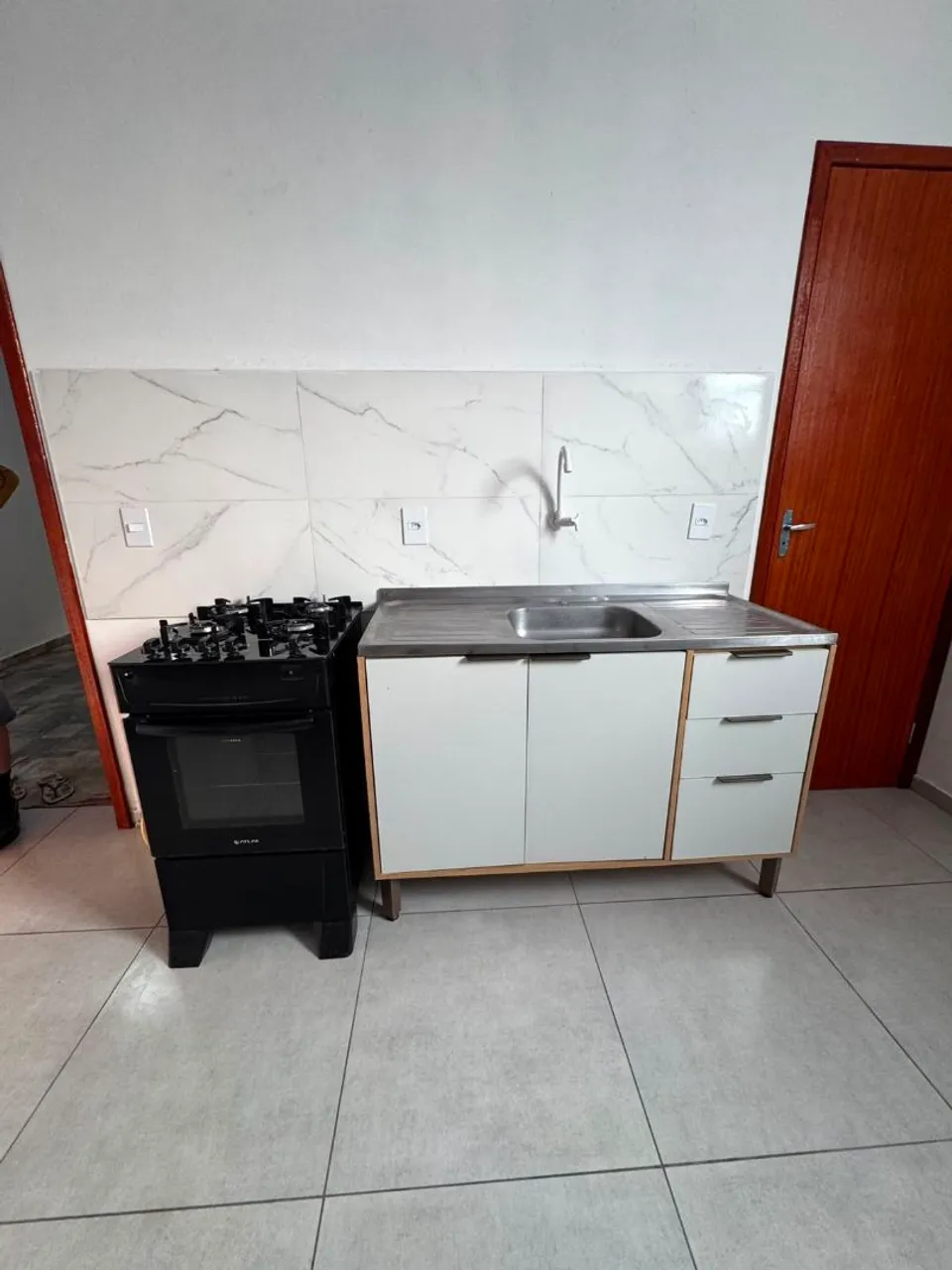 Unfurnished studio with no parking, gas stove and 1 bath — photo 3