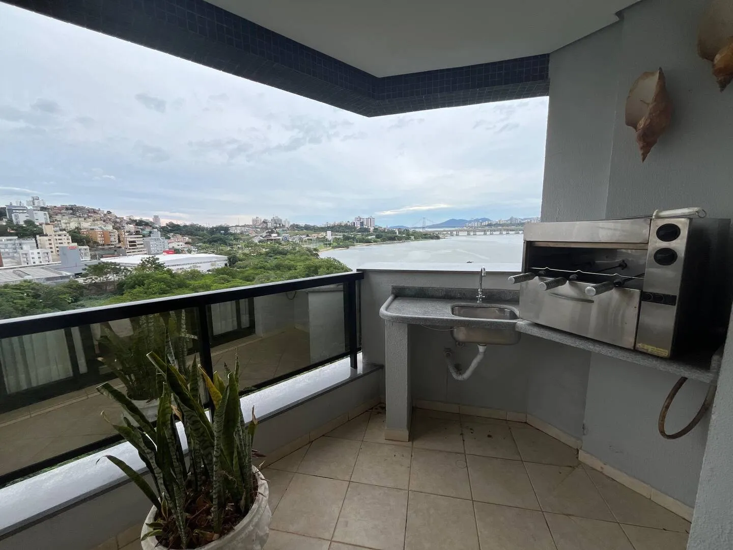 Water view in a 4-bedroom apartment, 138 m² — photo 31