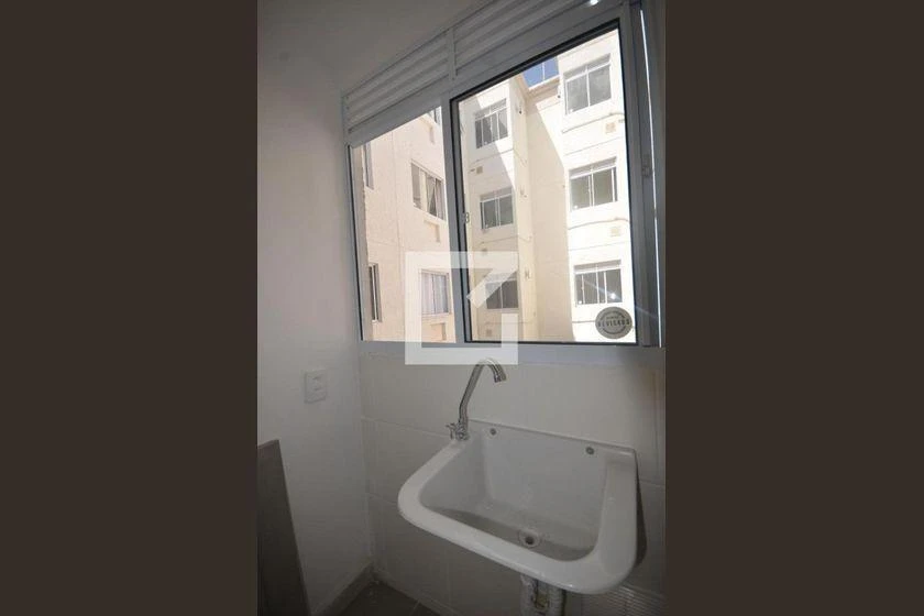 Apartamento com 2 quartos e cozinha fechada