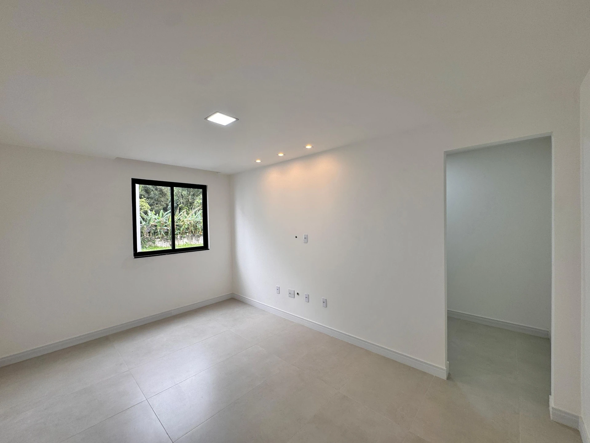 Condo house with 4 en-suite bedrooms and private yard — photo 46
