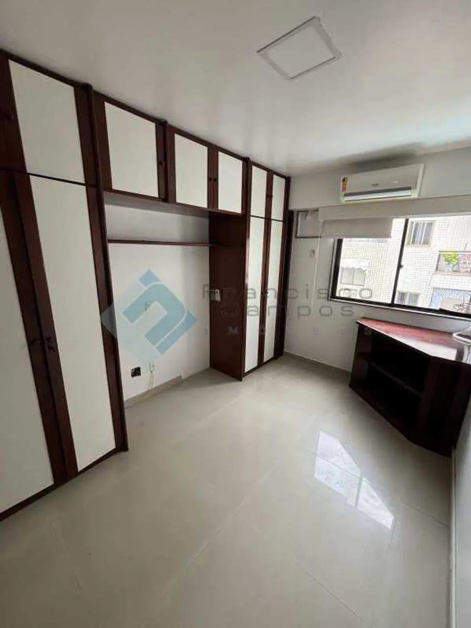3-bedroom apartment with a glass-enclosed balcony — photo 3