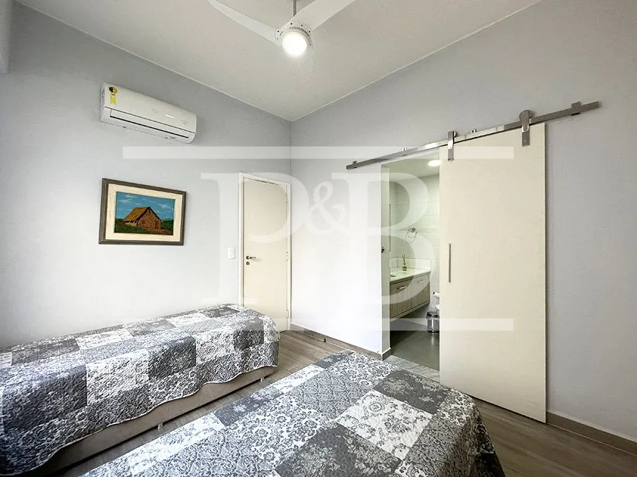2-bedroom, 2-bath apartment with a separate kitchen — photo 22