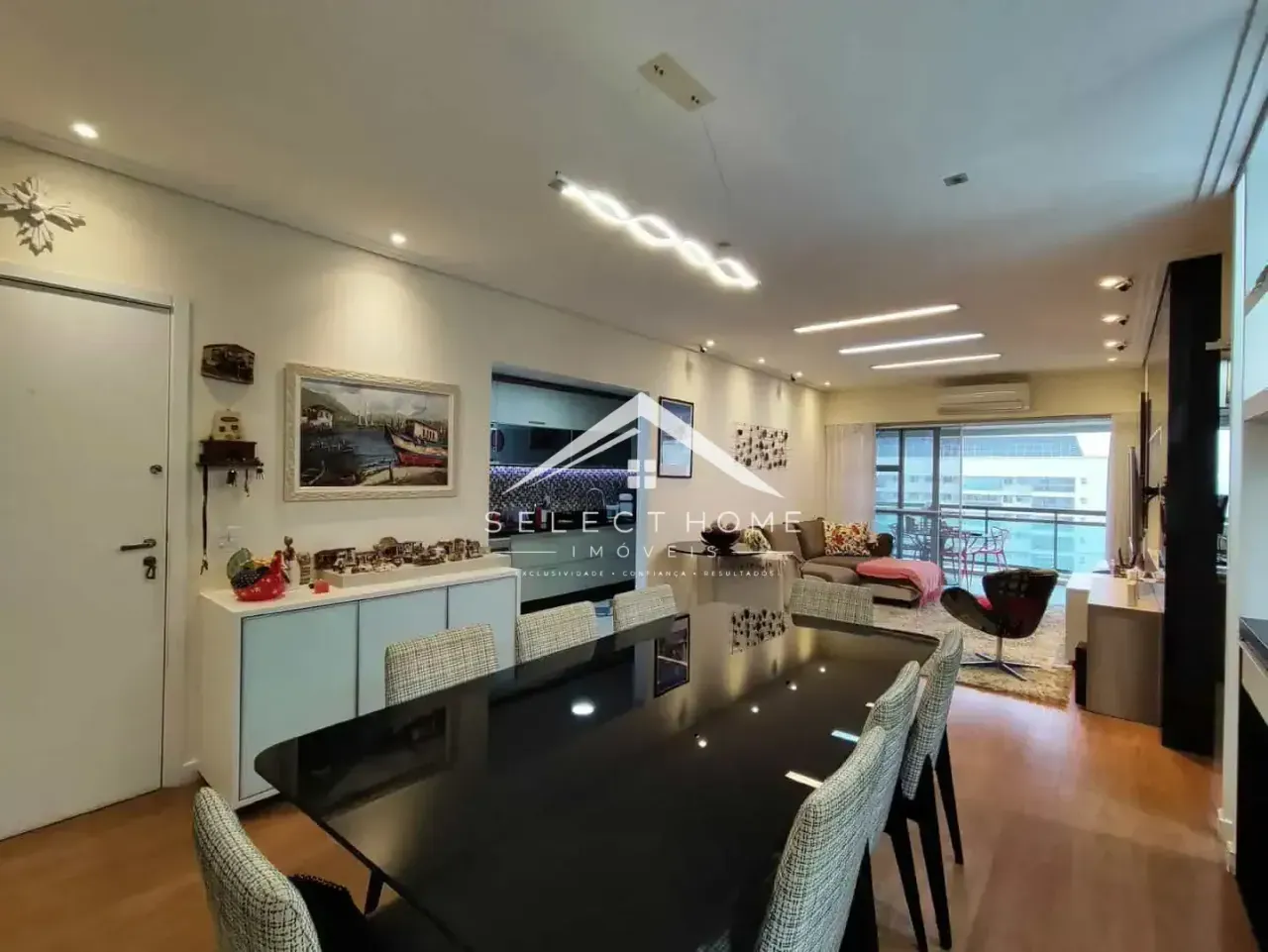 Floor-to-ceiling windows in a 4-bedroom apartment, 150 m² — photo 9